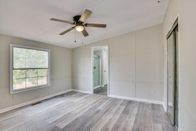 Building Photo - 1261 Lone Oak Ct