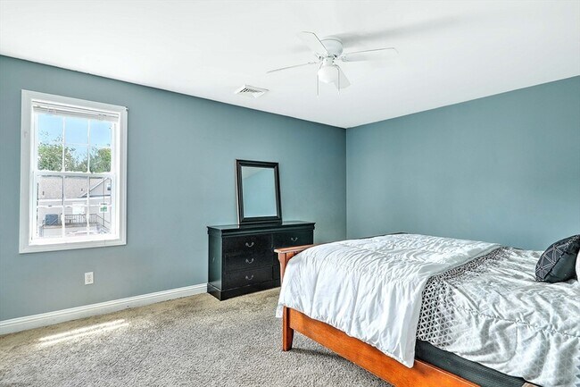 Building Photo - 1556 N Main St