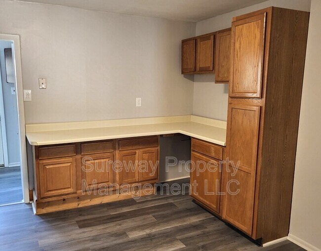 Building Photo - 6 W 2nd St