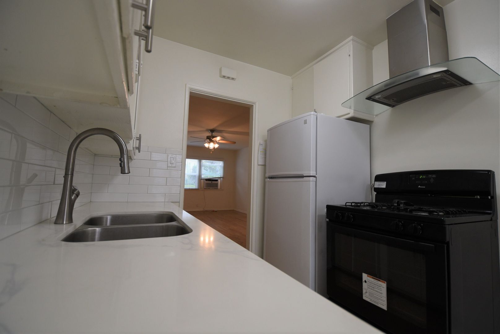 Building Photo - 6308 Vineland Ave