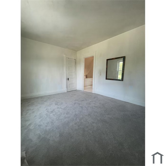 Building Photo - 915 Nesslewood Ave