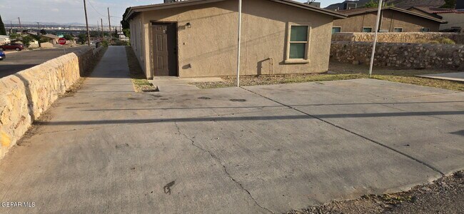 Building Photo - 2635 Idalia Ave