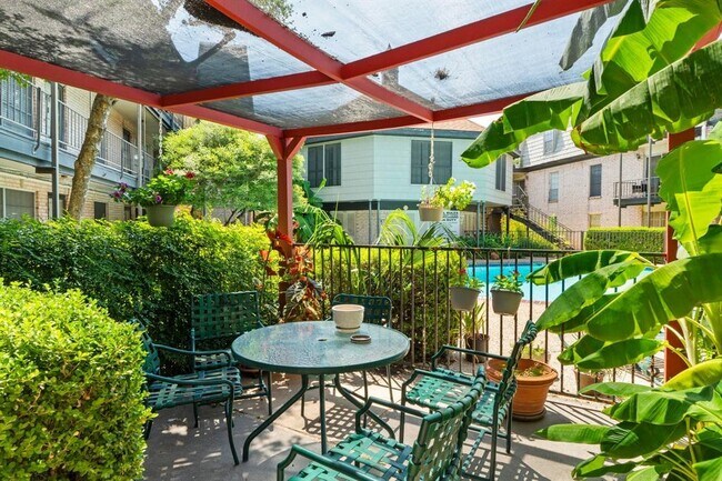 Building Photo - 2425 Ashdale Dr