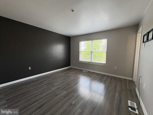 Building Photo - 4005 Blakney Ln SE