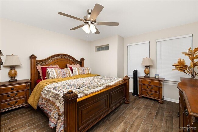 Building Photo - 3226 El Paso Dr