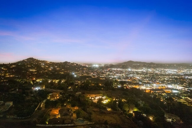 Building Photo - 5048 Bluff Pl