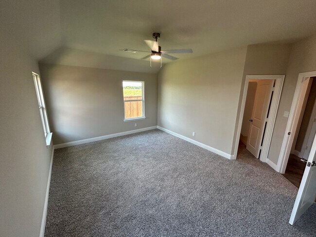 Building Photo - 268 Sunnyside St