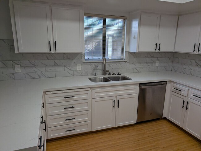 Building Photo - Cute and updated Clovis home offering wonderful amenities, good size lot, a bid backyard + potent...