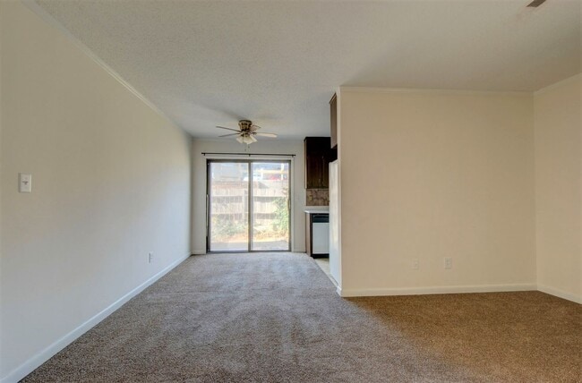 Building Photo - Great Value in convenient location!