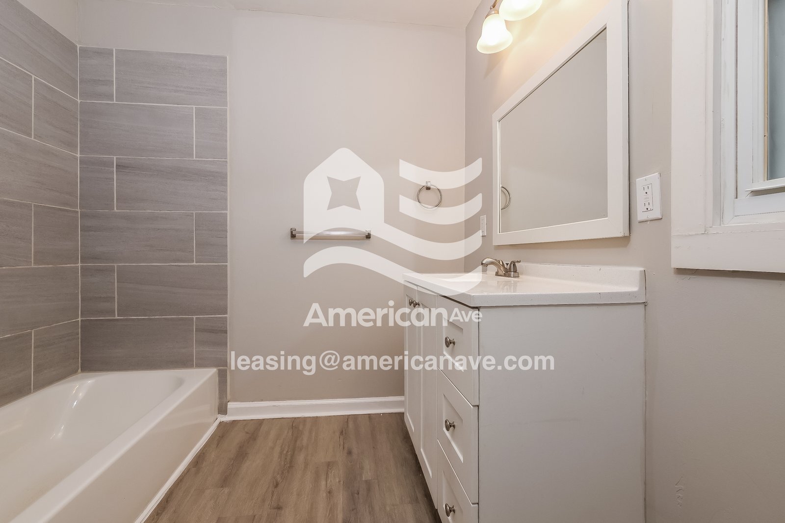 Building Photo - 901 S Leslie Ave