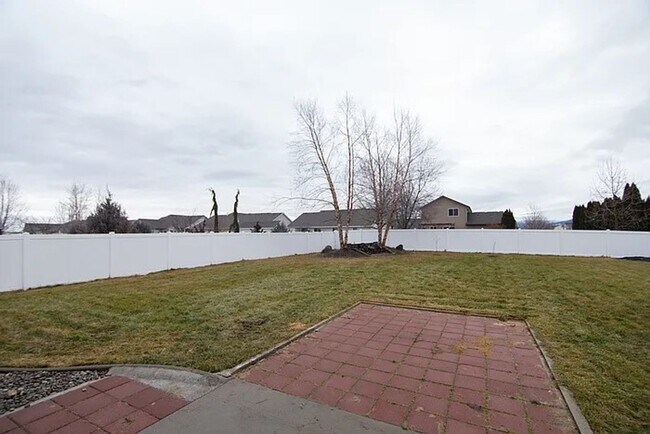 Building Photo - Charming 3-Bedroom Single-Level Home on Sp...