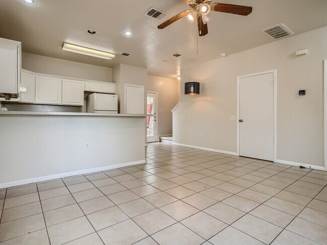 Building Photo - 1200 Perez St