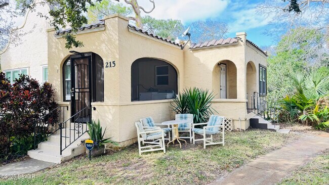 Building Photo - 215 Glenview Blvd