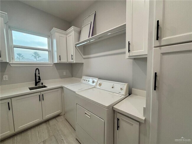 Building Photo - 33 Ensenada Ave