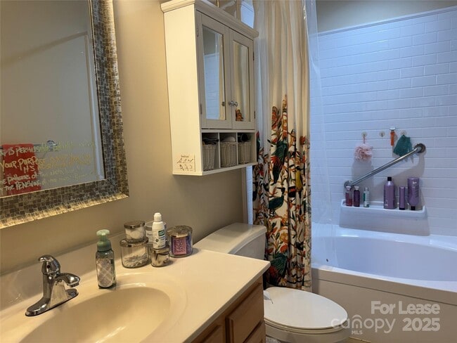 Building Photo - 8763 Robinson Forest Dr