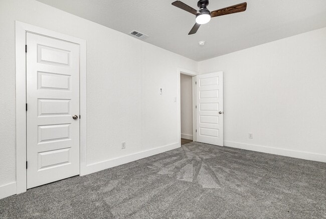 Building Photo - 1527 Columbia Ave