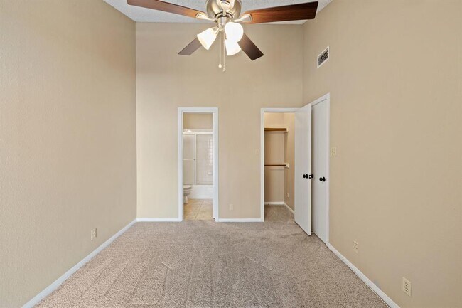 Building Photo - 203 E 31st St