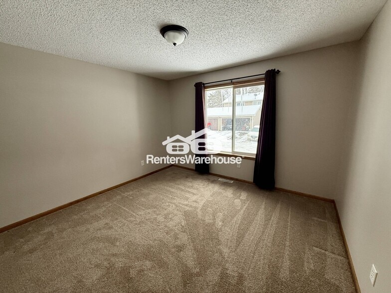 Building Photo - 6762 Gretchen Ct N