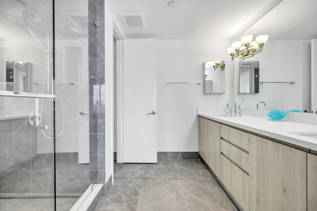 Building Photo - 612 Bayshore Dr