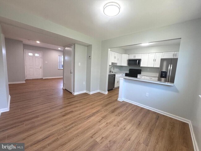 Building Photo - 4826 Grand Bend Dr