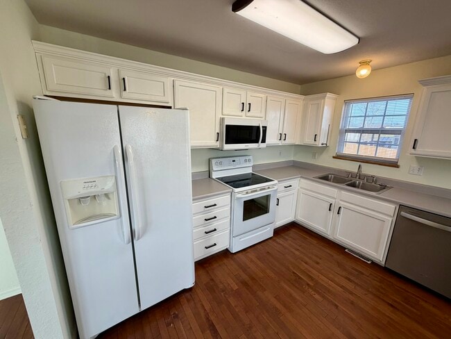 Building Photo - 571 SE 115th Rd