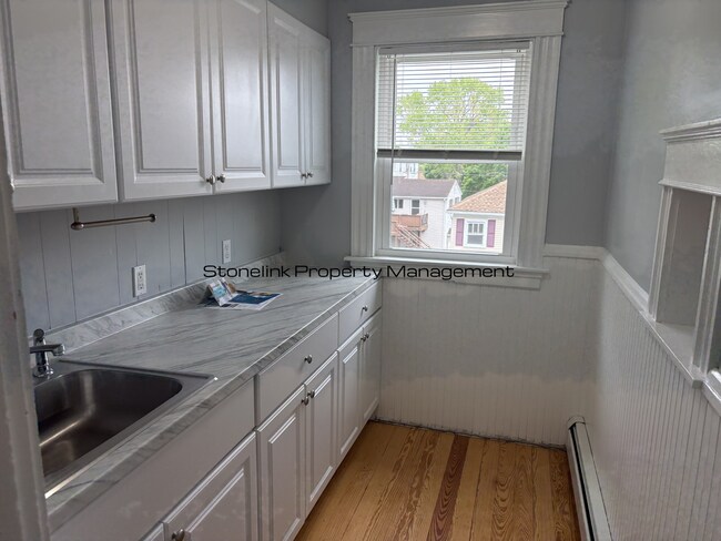 Building Photo - 161 Farm St