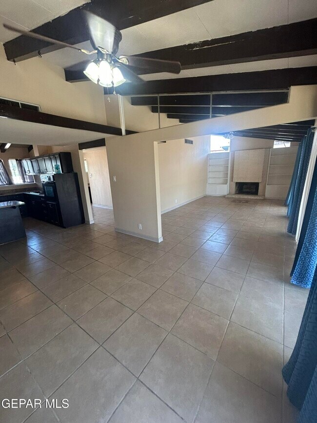 Building Photo - 212 Crestmont Dr