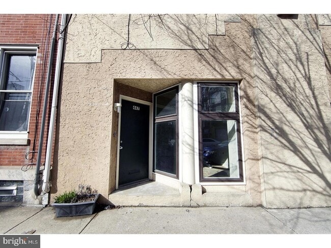 Building Photo - 447 Fairmount Ave