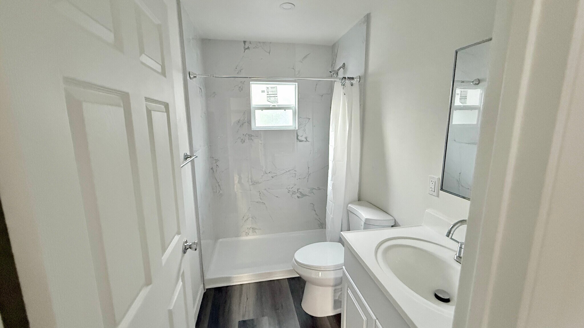 Building Photo - 702 Walnut St