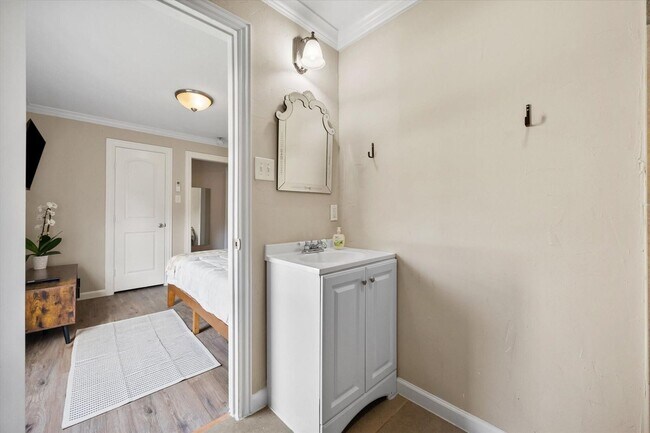 Building Photo - Fully Furnished, Fully Updated, Fully Fort Worth!