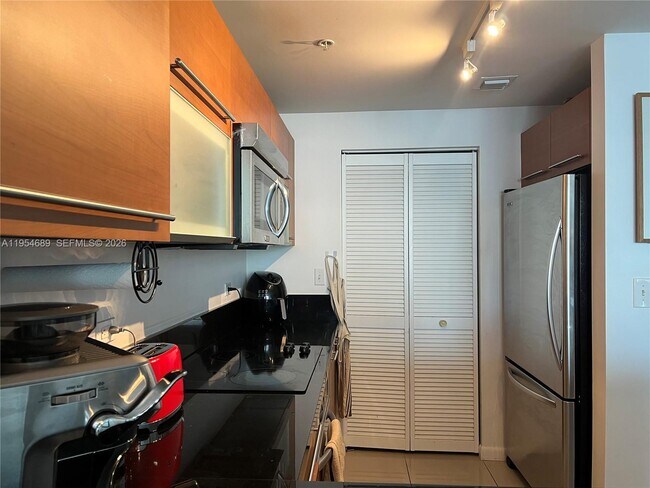 Building Photo - 253 NE 2nd St