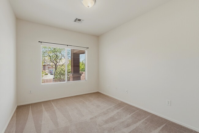 Building Photo - 677 W Pizzicato Ln