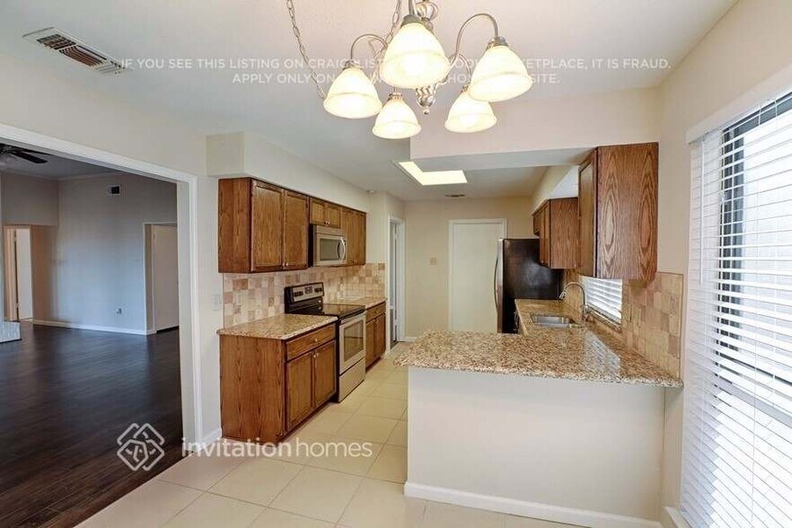 Building Photo - 1717 Brighton Dr