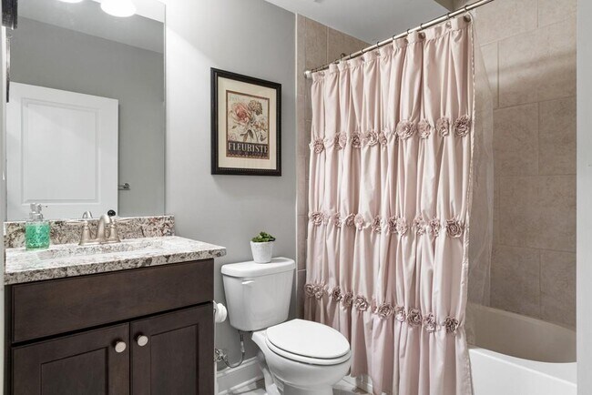 Building Photo - 4020 Manor Oak Cir
