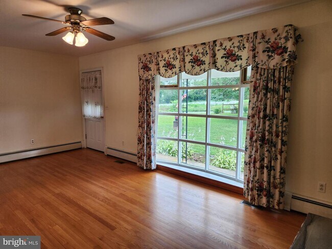 Building Photo - 12426 Legore Rd
