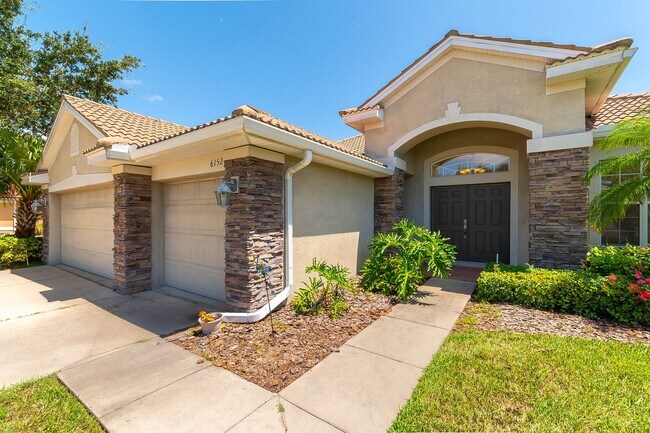 Building Photo - 4 Bed / 3 Bath Unfurnished Family Home wit...
