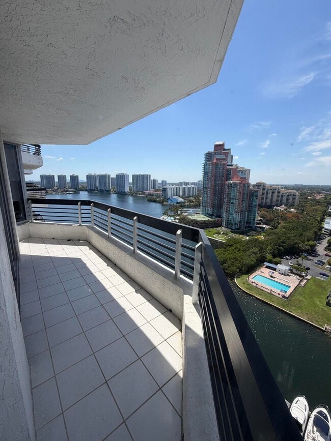 Building Photo - 3530 Mystic Pointe Dr