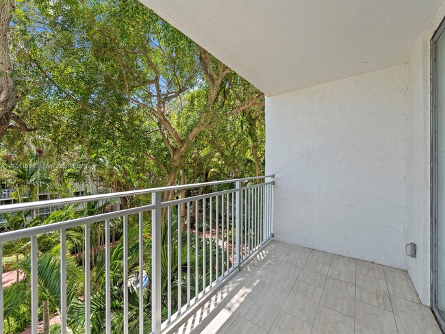 Building Photo - 750 NE 64th St