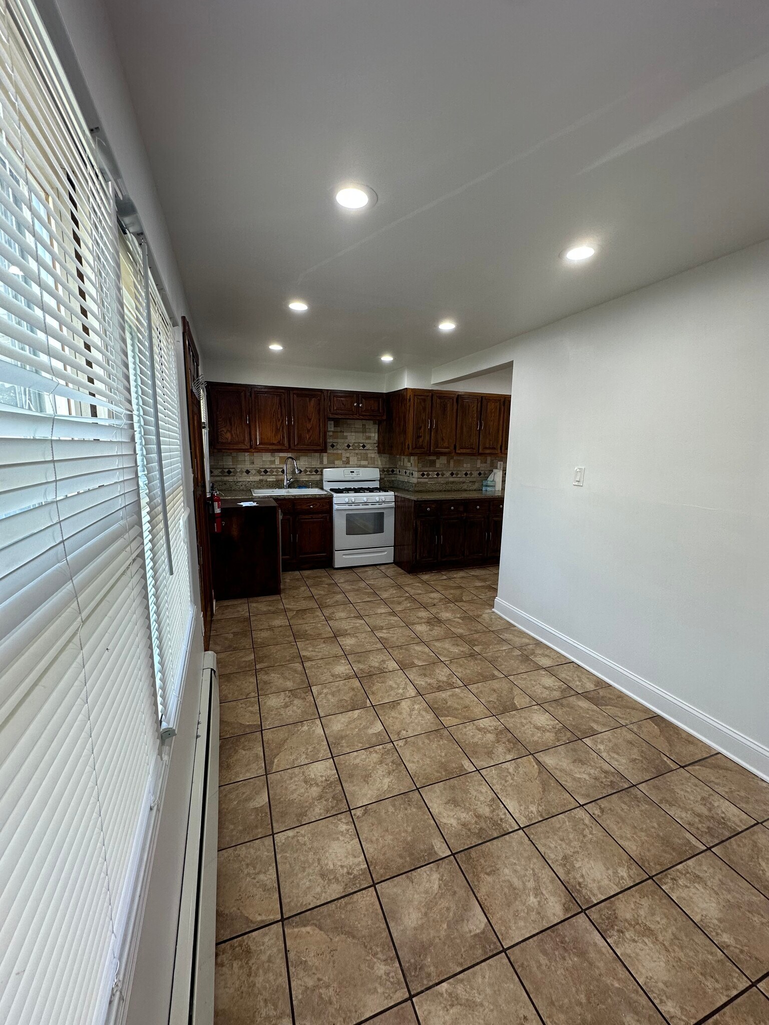 Building Photo - 86 E Camplain Rd