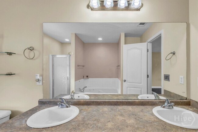Building Photo - 256 Savannah Ln