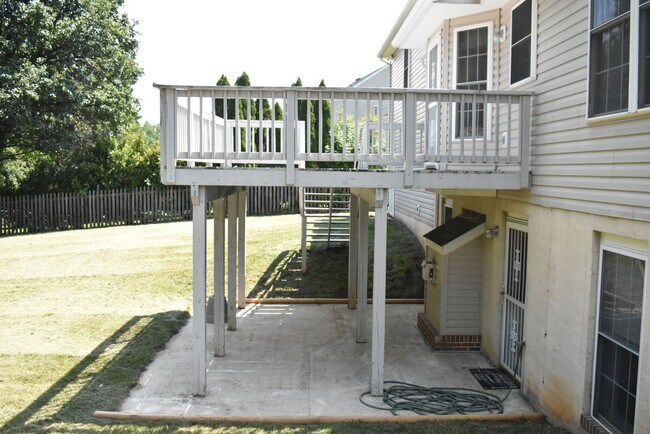 Building Photo - A Great South Stafford Location!