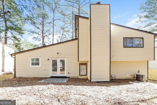 Building Photo - 7000 Merrywood Dr
