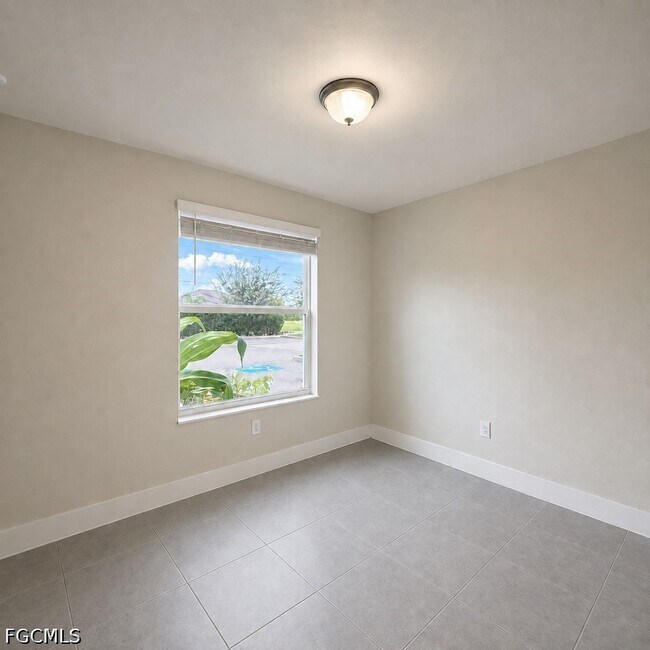 Building Photo - 3313 SW 8th Pl