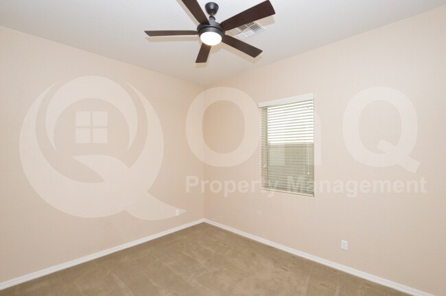Building Photo - 1522 E Hummingbird Way