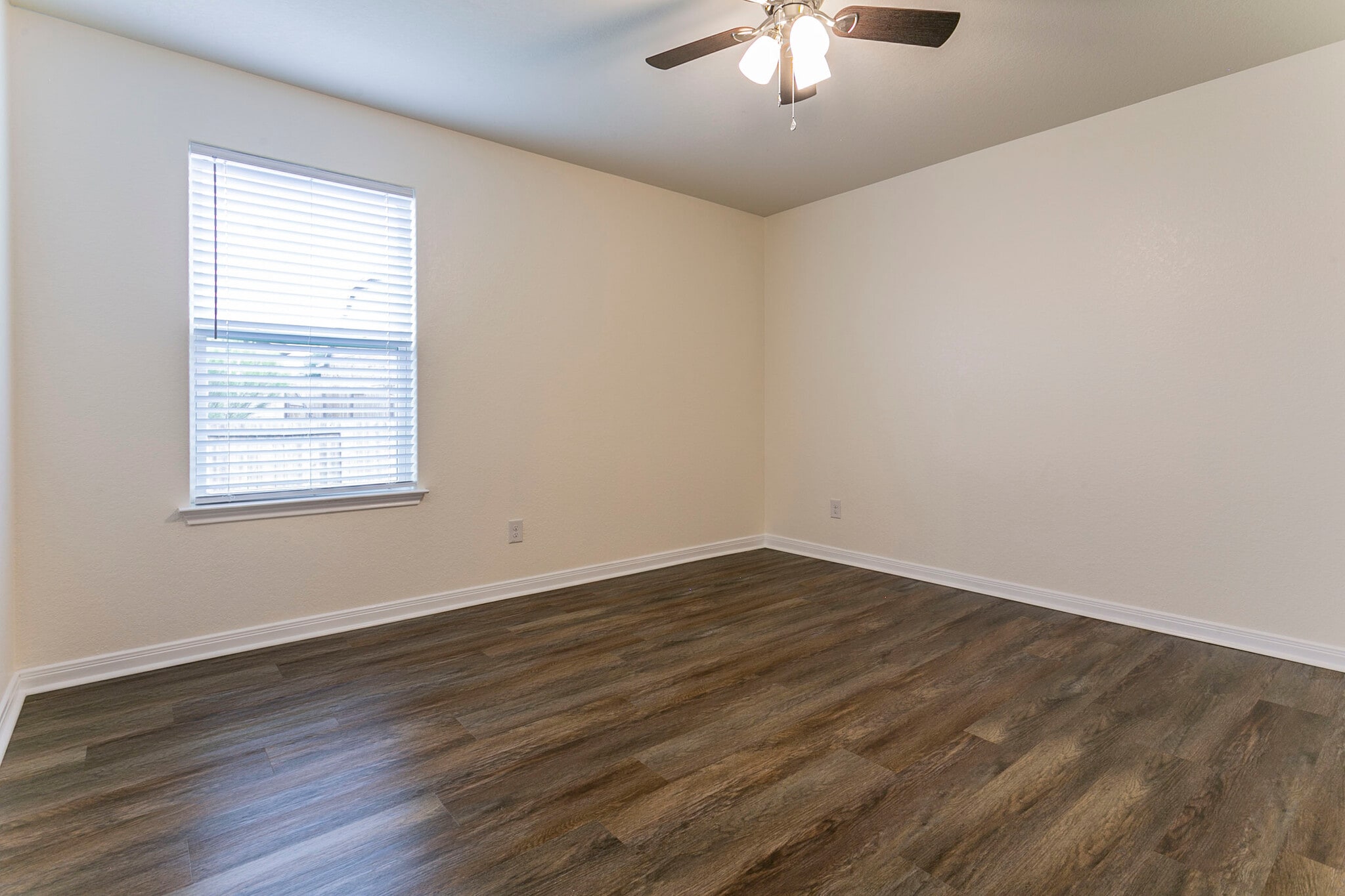 Building Photo - 211 Azalea Way
