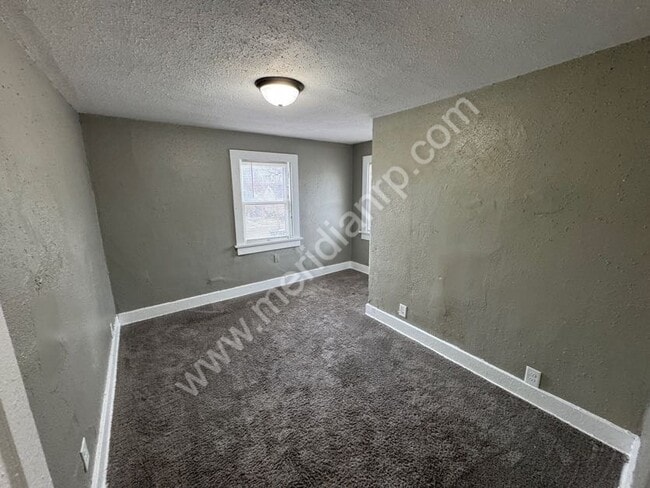 Building Photo - 3217 Raymond St