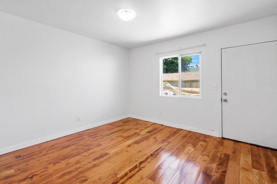 Bedroom 2 - 207 E Avenue 31