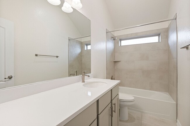 Building Photo - Beautiful 5 bedroom, 3 bathroom home in Buda!!!