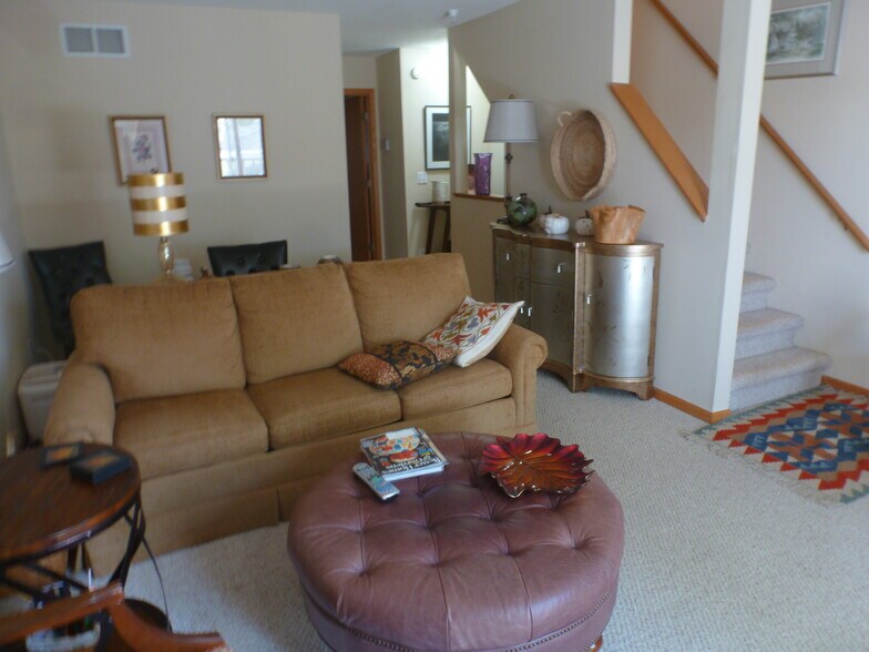 Building Photo - 227 Canyon Rd