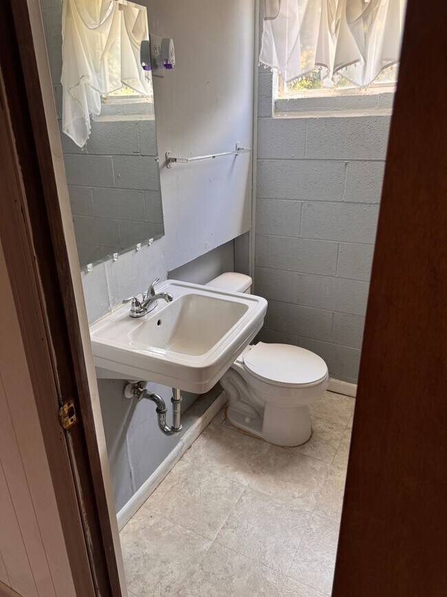 Building Photo - 104 Westburg Dr